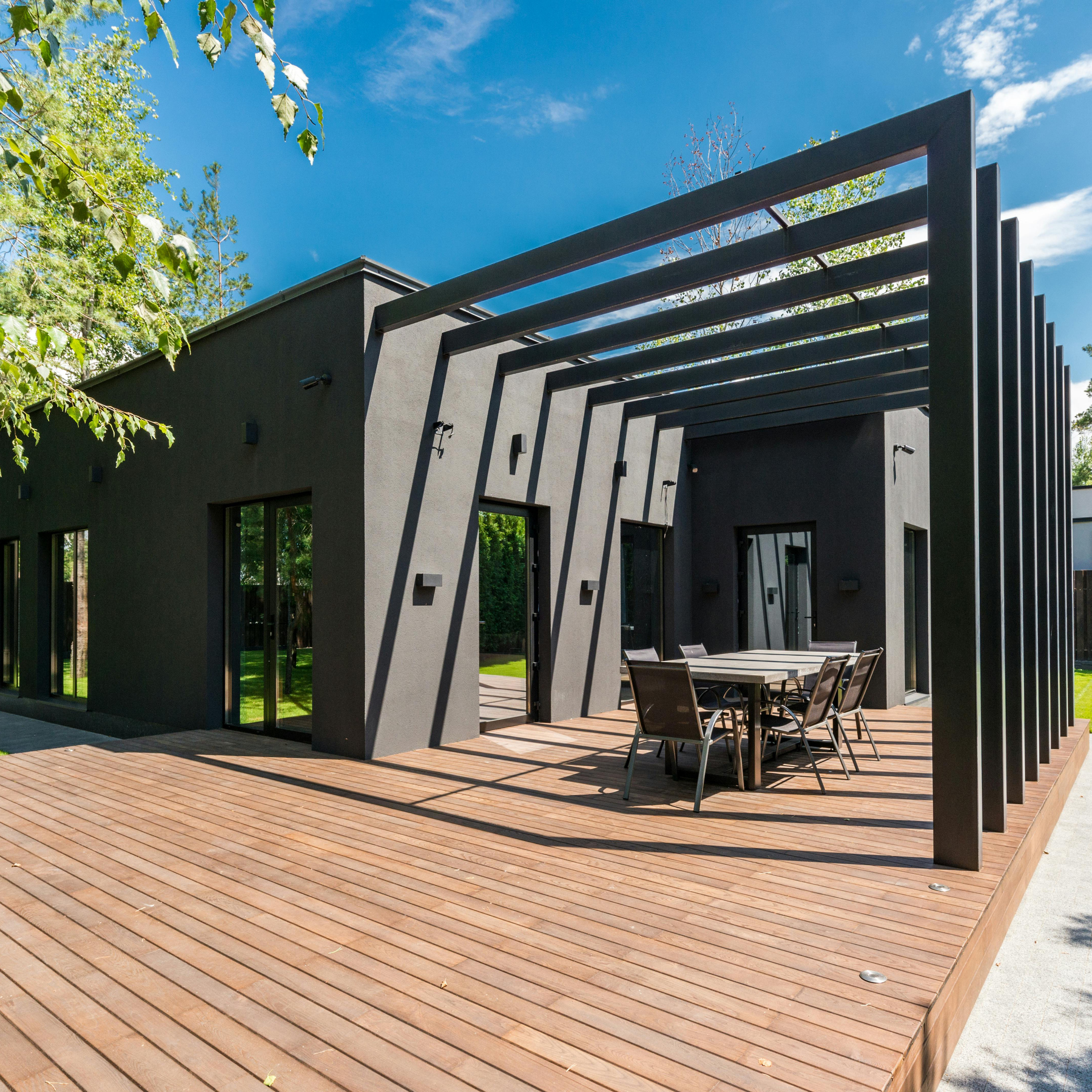 modern-black-bu
ilding